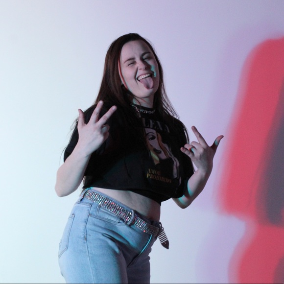 Meet your Posher, Jen - Picture 2 of 5